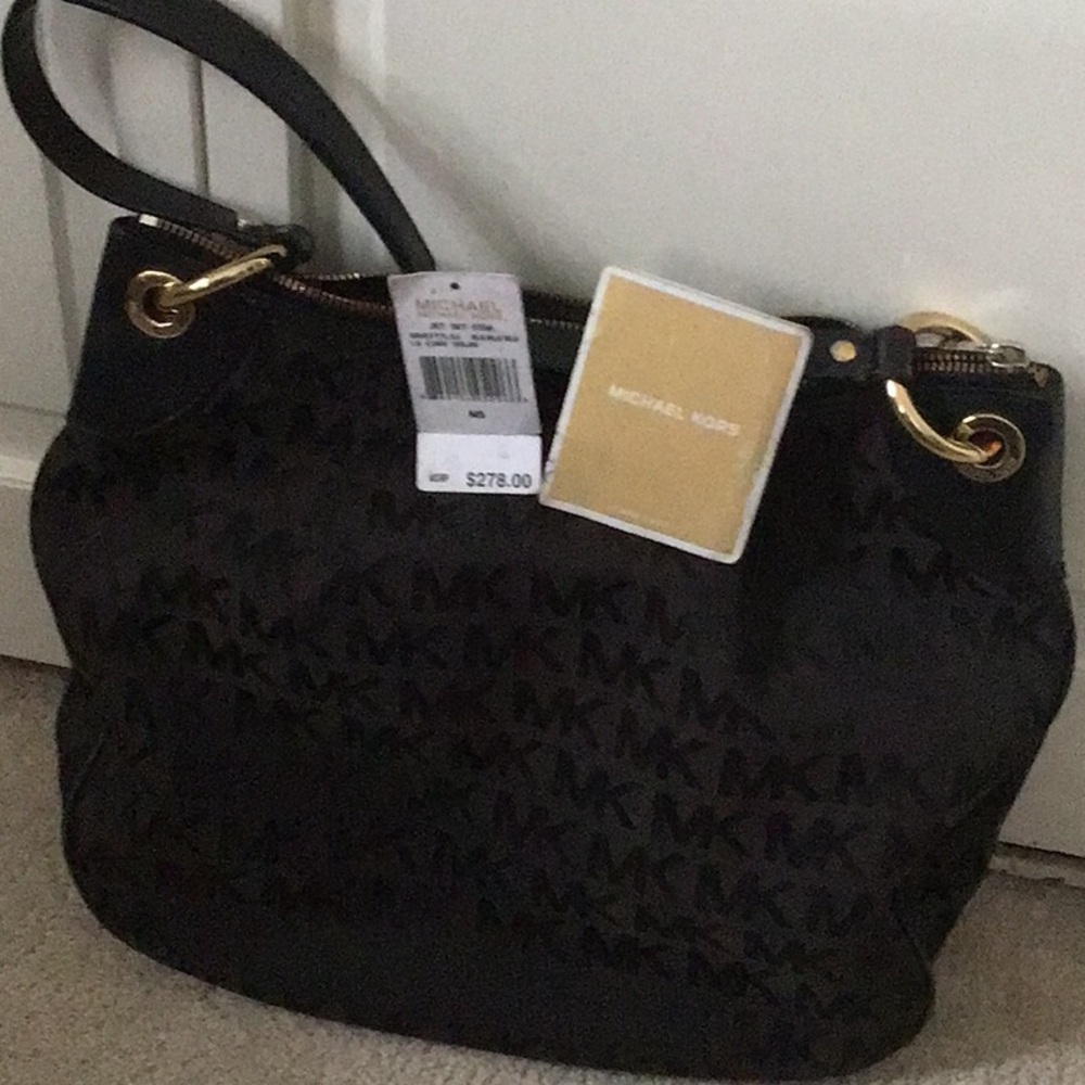 Beautiful Michael Kors hobo style purse